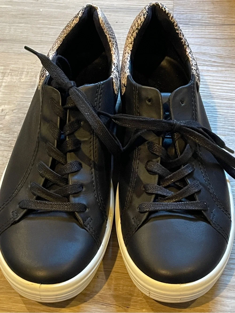 ECCO Women's Soft 8 Street 2.0 Sneakers in Black/Limestone Snake EUC - Picture 5 of 7